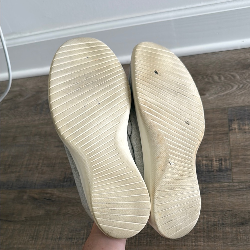 Allbirds Light Gray Casual Sneakers - Picture 3 of 7